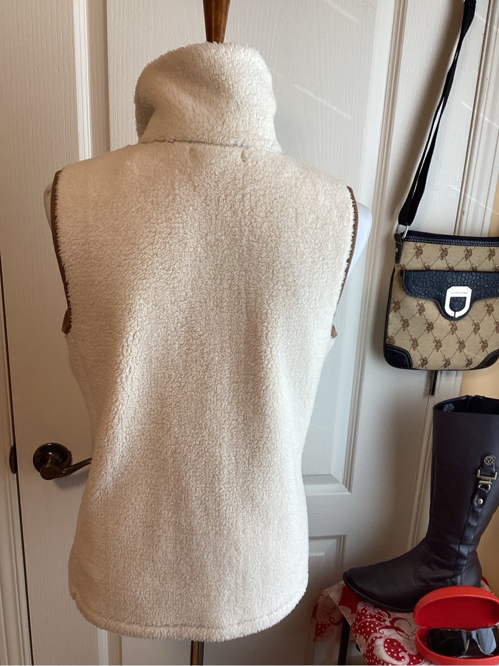 NWT Chaps Cream Sherpa Fleece Vest with Brown Trim Zipper - Picture 4 of 11